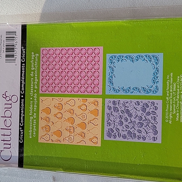 Cuttlebug 4 Embossing Folder 5"x7" - 4"x6" Brand New - Picture 2 of 2